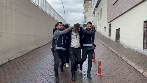 Kayseri’de suç örgütüne yönelik operasyonda gözaltına alınan 17 kişi adliyede
