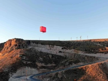 Kayseri’den Türk bayraklı sıcak hava balonları havalandı
