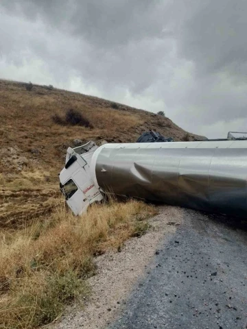 Kayseri - Kahramanmaraş Yolunda Tanker Devrildi
