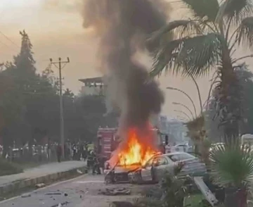 Kaza sonrası alev alev yanan araç kamerada
