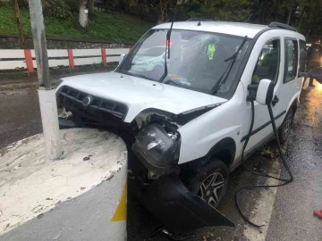 Kaza sonrası araçta sıkışan sürücü kalp krizi geçirdi
