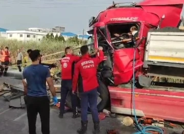 Kaza yapan TIR sürücüsü ağır yaralandı