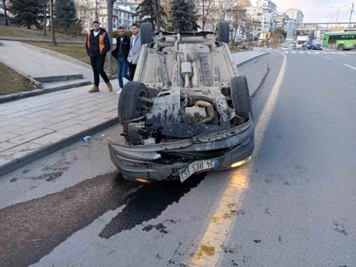 Kaza yapmamak için manevra yaptı, araç takla attı
