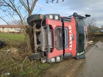 Kazaya giden itfaiyeciler kaza yaptı: 2 yaralı
