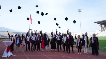 KBÜ’de öğrenciler mezuniyet coşkusu yaşıyor
