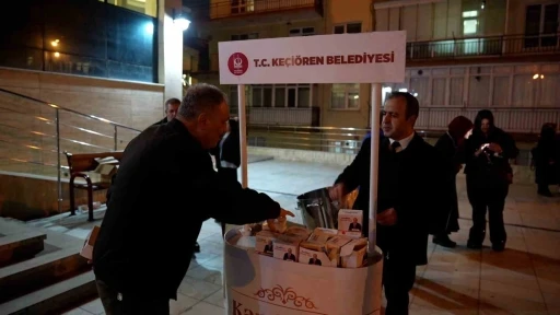 Keçiören Belediyesinden kandil simidi ikramı
