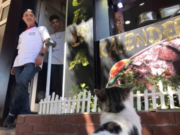 Kedi ‘Döner’ dönercinin maskotu oldu
