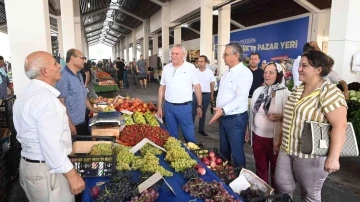 Kemer Belediyesinden  vatandaşlara ve turistlere aşure ikramı
