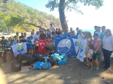 Kemer’deki kıyı temizliğinde 650 kilo çöp toplandı
