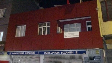 Kendisini muayene eden doktoru &quot;elektrikli çaydanlık&quot; ile dövdü
