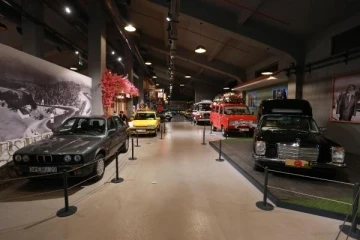 Kepez Araba Müzesi'ne festivalli açılış