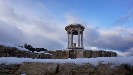 Kibyra, kar altında tarihiyle ziyaretçilerini cezbetti
