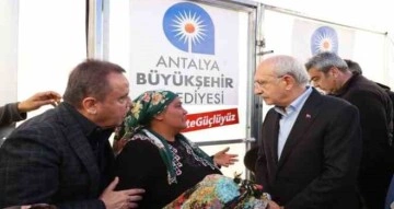 Kılıçdaroğlu, depremzedelerle yemek yedi