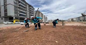 Kilis Belediyesi yeşil alanları yaza hazırlıyor