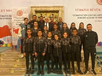 Kilis’in bayan futbol takımı TBMM’de
