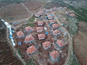 Kilis’te depremzedeler için yapılan köy evlerinin inşası sürüyor
