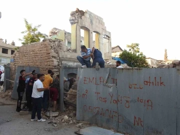 Kilis Valiliğinden metruk binadaki göçükle ilgili açıklama: &quot;1 kişi ağır yaralandı&quot;
