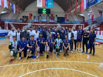 Kilis Voleybol takım sezonun ilk maçından galip ayrıldı