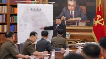 Kim Jong-un'dan harita önünde orduya tehlikeli talimat