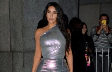 Kim Kardashian, Kanye West'ten 'uzaklaşmaya' çalışıyor