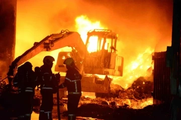 Kimyasal atık yangını yaklaşık 3 saatte kontrol altına alındı
