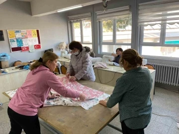 Kirazlılardan sahra hastanesine yastık üretimi
