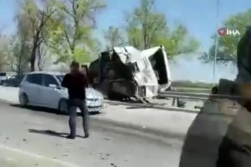 Kırgızistan'da minibüs okul servisine çarptı: 18 yaralı