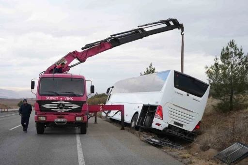 Kırıkkale’de otobüs yan yattı: 30 kişi yara almadan kurtuldu
