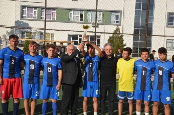 Kırkağaç’ta 29 Ekim Futbol Turnuvasında şampiyon Anadolu İmam Hatip Lisesi
