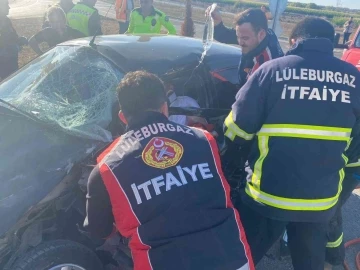 Kırklareli’nde otomobille hafriyat kamyonu çarpıştı: 3 yaralı
