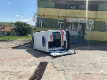 Kırklareli’nde takla atan ambulans korkuttu
