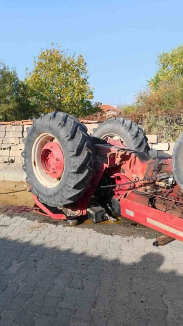 Kırklareli’nde traktör devrildi: 2 yaralı
