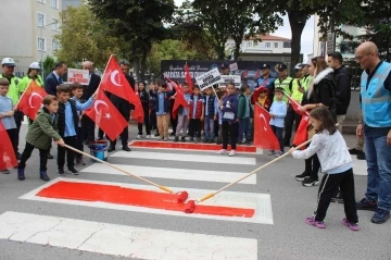 Kırklareli’nde yaya geçitleri kırmızıya boyandı
