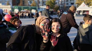 Kırşehir’de ’Kudüs’te İzimiz Var’ etkinliğinde çocuklar &quot;savaşa hayır&quot; dedi
