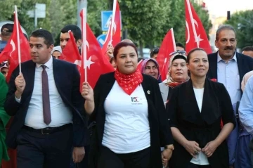 Kırşehirliler, 15 Temmuz’un yıl dönümünde Cacabey Meydanı’nı doldurdu
