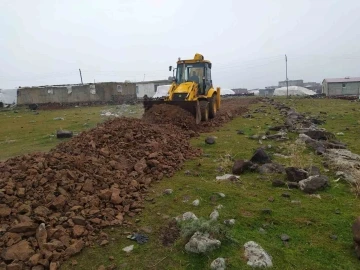 Kış şartlarına rağmen yol çalışmaları sürdürülüyor
