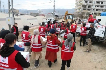 Kızılay hijyen malzemesi dağıtımlarını aralıksız sürdürüyor
