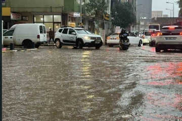 Kızıltepe’de yollar göle döndü
