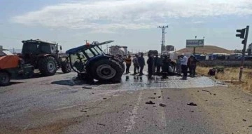 Kızıltepe’de tırın çarptığı traktör ikiye bölündü