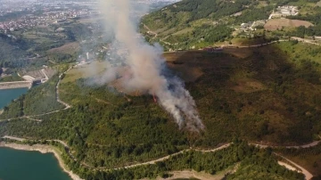 Kocaeli’de ormanlık alanda yangın çıktı, söndürme çalışmaları devam ediyor
