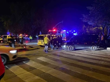 Kocaeli’de polis arabası ile hafif ticari araç çarpıştı: 2’si polis 5 yaralı
