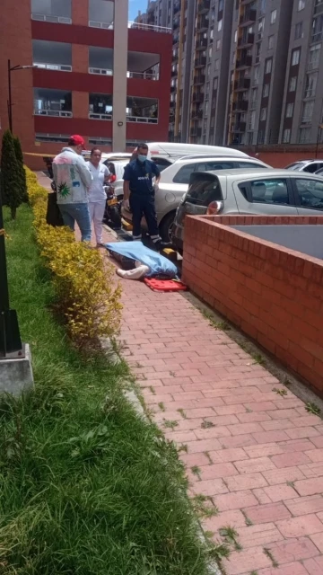 Kolombiya’da depremlerde 7’nci kattan atlayan kadın öldü
