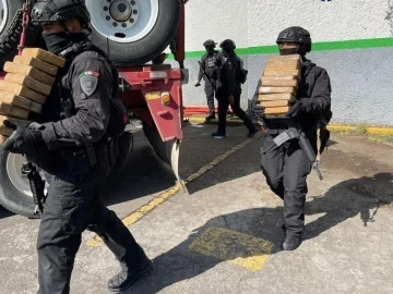 Kolombiya’dan Los Angeles’a götürülmek üzere yüklenen 1,6 tondan fazla kokain, Mexico City’de yakalandı
