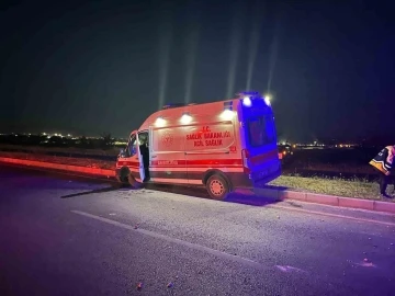 Kontrolden çıkan ambulans refüje çıktı: 4 yaralı

