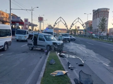 Kontrolden çıkan araç refüje çarptı: 1 yaralı
