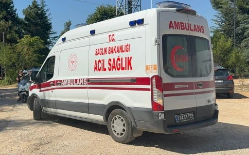 Kontrolden çıkan motosiklet 2 araca çarparak durabildi: 2 yaralı
