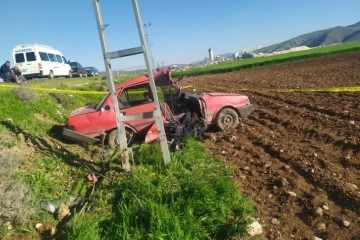 Kontrolden çıkan otomobil, aydınlatma direğine çarptı: 1 ölü