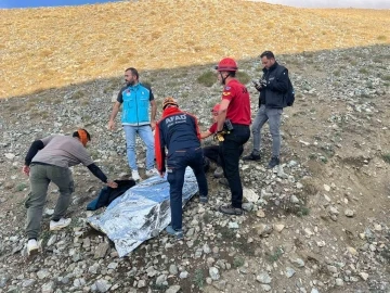 Kontrolünü kaybederek sert iniş yapan paraşütçü yaralı olarak kurtarıldı
