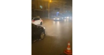 Konvoy oluşturarak trafikte tehlike saçan 74 araca ceza