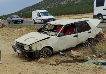 Konya’da otomobil şarampole devrildi: 2 yaralı
